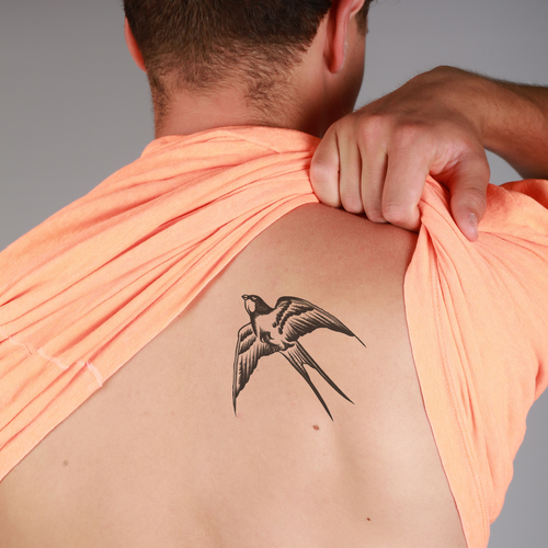Tatuaggio con rondine