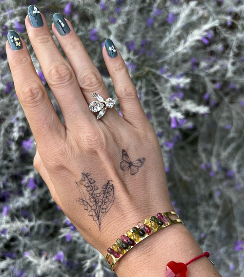 Tatuaggio con mughetto
