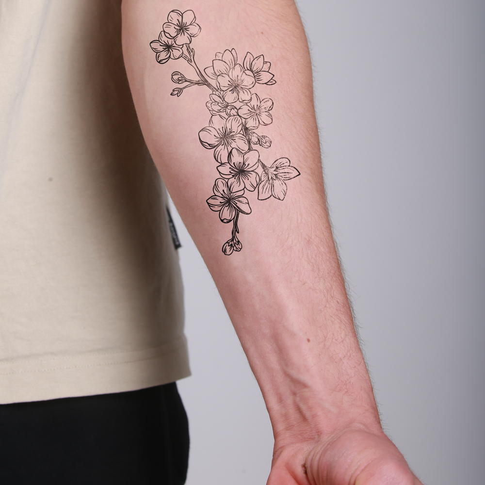 Tatuaggio fiori di ciliegio