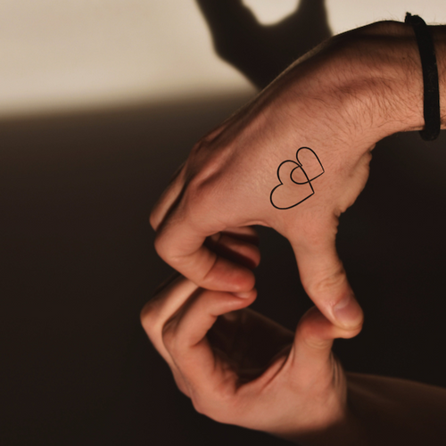 Tatuaggio cuore contorno