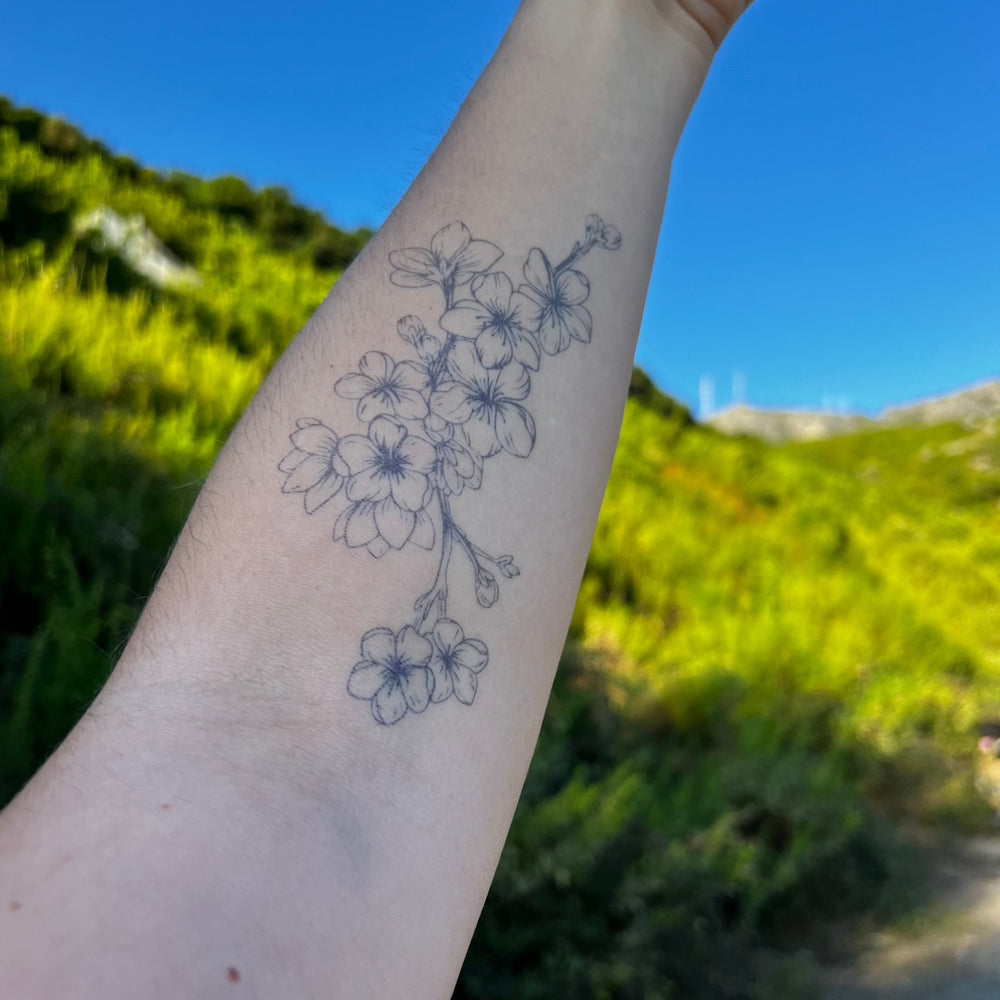 Tatuaggio fiori di ciliegio