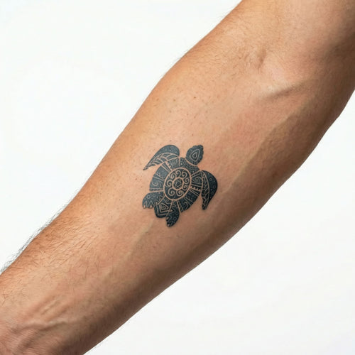 Tatouage homme tortue maori réaliste longue durée