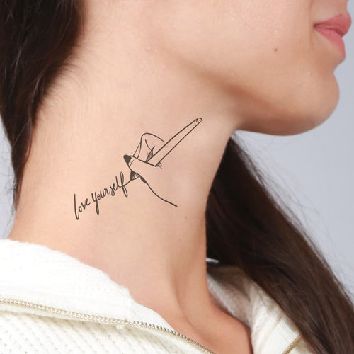 Tatouage citation love yourself