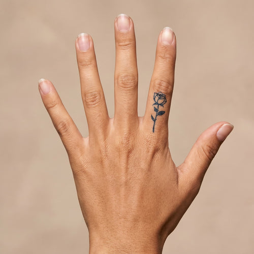 Faux tatouage rose pour femme